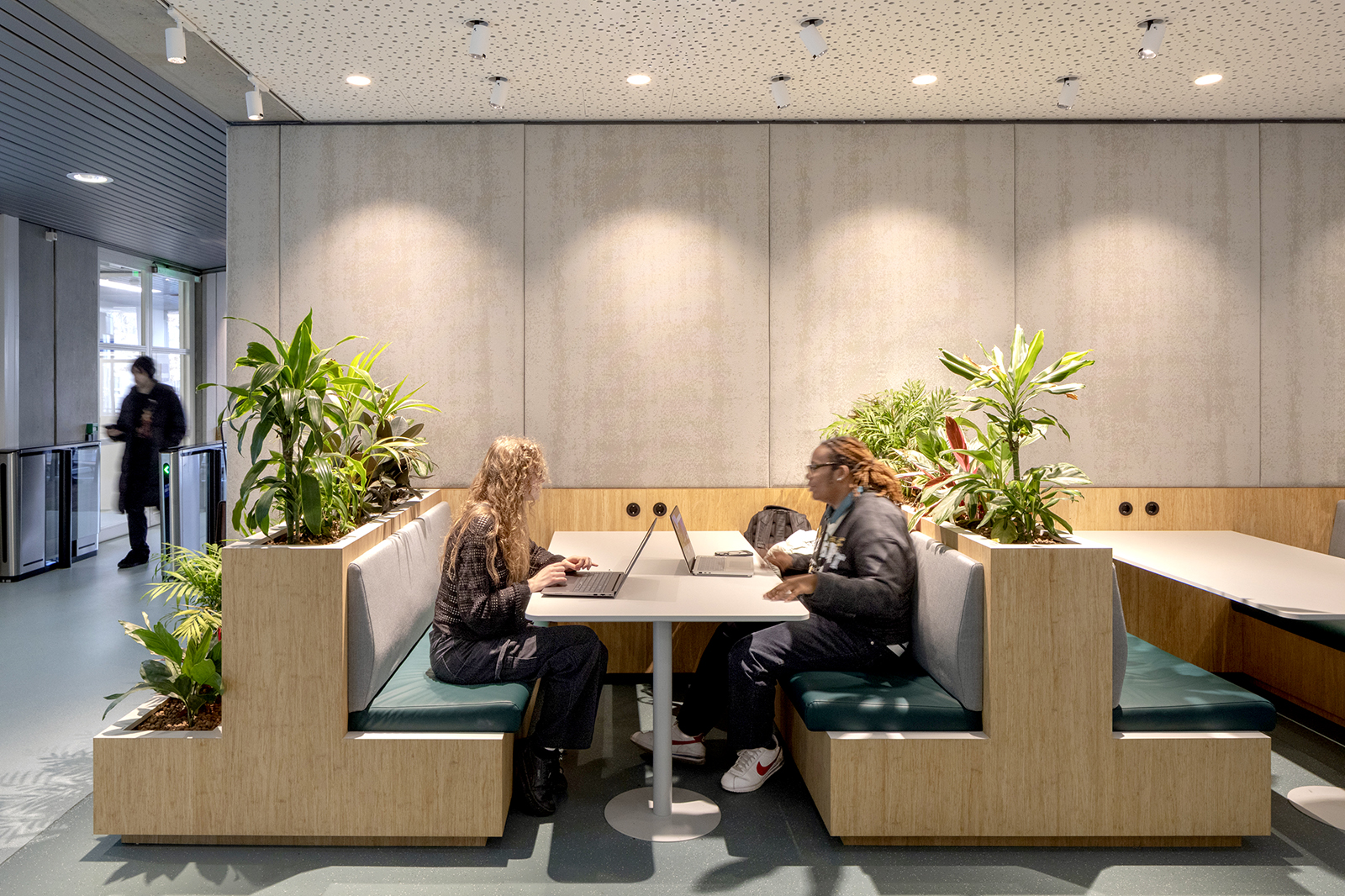 StM TU Eindhoven Helix restaurant zitbank 1 StM-TU-Eindhoven-Helix-restaurant-zitbank-1