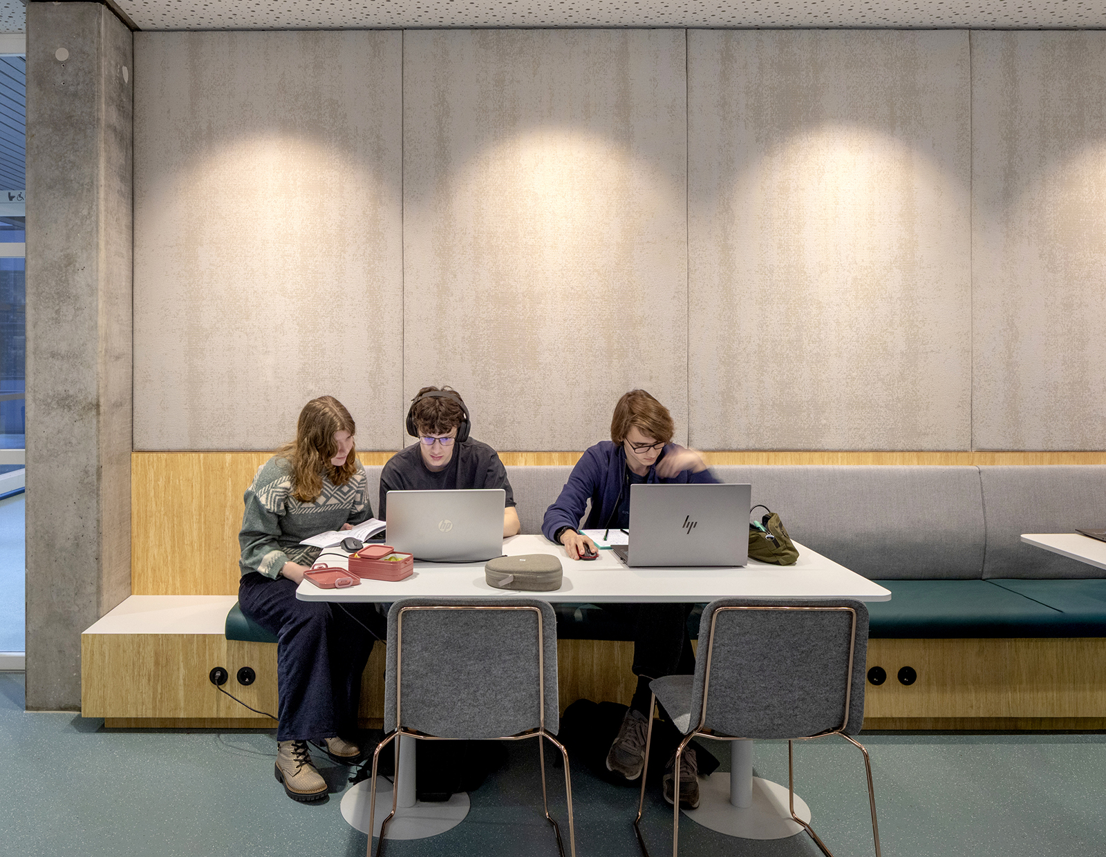 StM TU Eindhoven Helix restaurant zitbank 2 StM-TU-Eindhoven-Helix-restaurant-zitbank-2